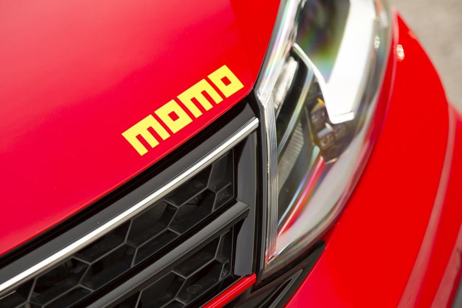 Volkswagen Jetta GLI MOMO Edition 2016 года  (фото 2 из 10)